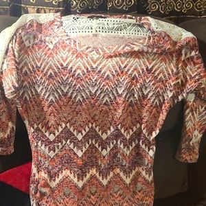 Shirt light material with some lace 3/4 sleeves